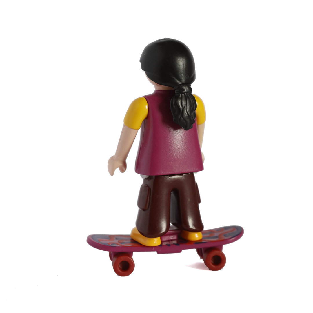 Playmobil Chica en monopatín ¡Mercadillo! | clickclack.es