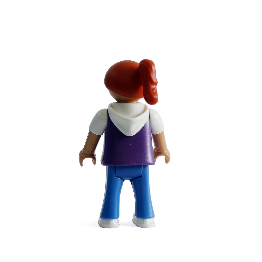 Playmobil Niña pelirroja de azul y lila ¡Mercadillo! | clickclack.es